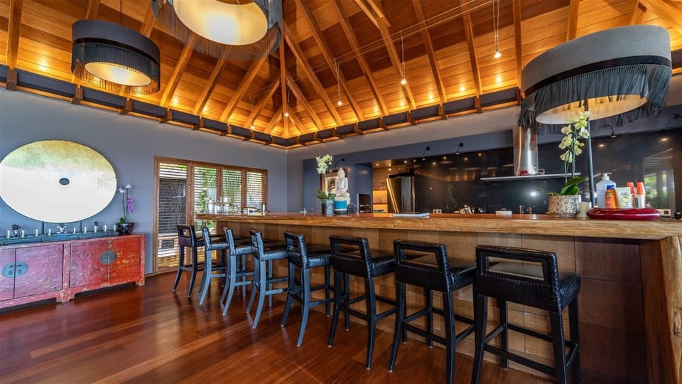 Kitchen & Dining Area
