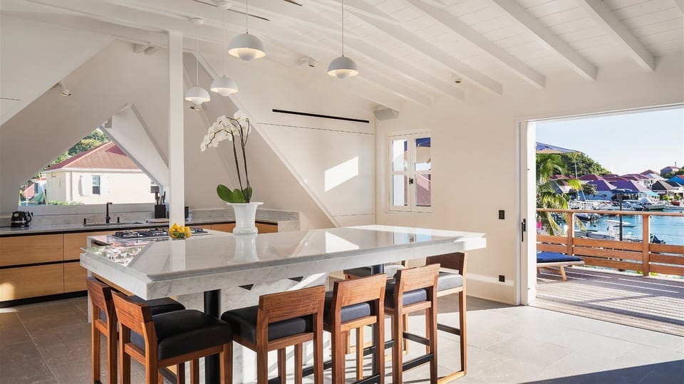 Kitchen & Dining Area