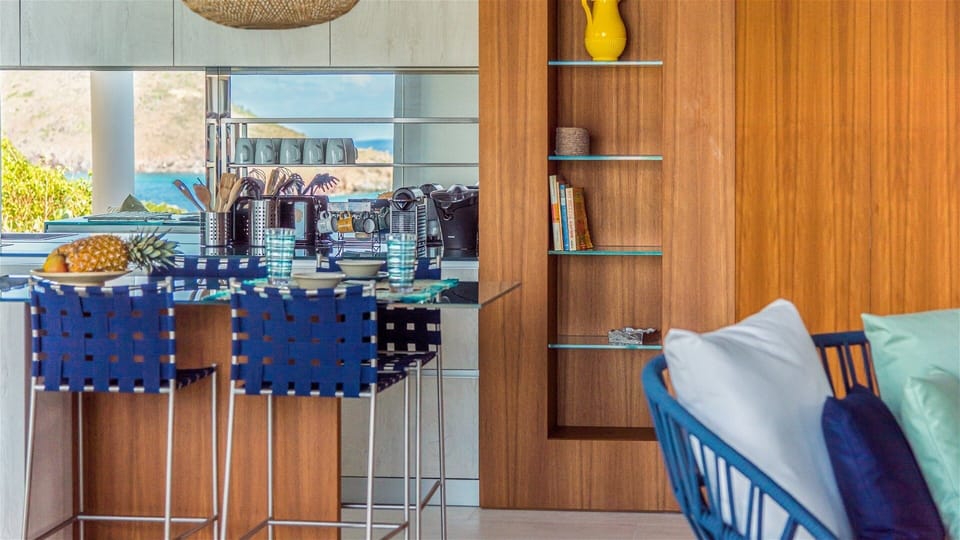 Dining Area & Kitchen