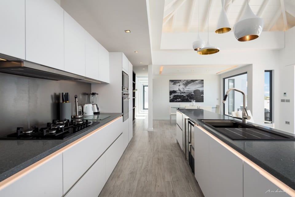 Kitchen: Fully equipped kitchen with gas oven, induction stove, microwave, fridge and freezer w