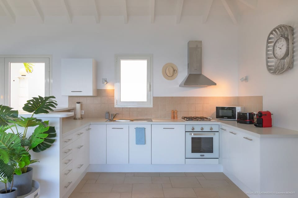 Kitchen & Dining Area
