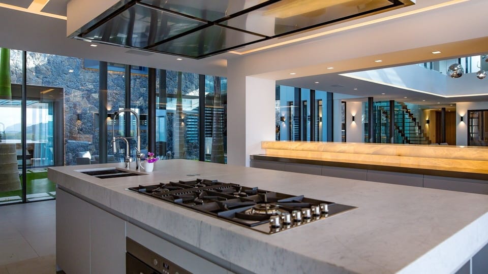 Dining Area & Kitchen