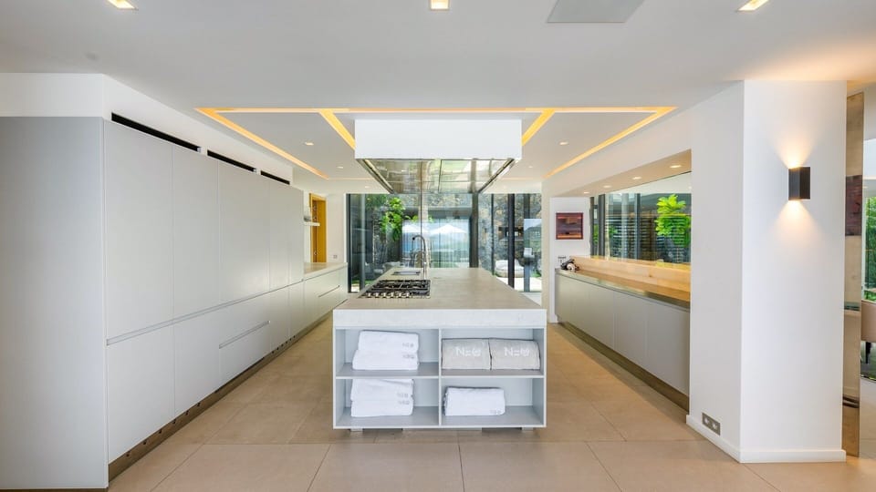 Dining Area & Kitchen