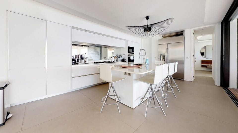 Kitchen & Dining Area
