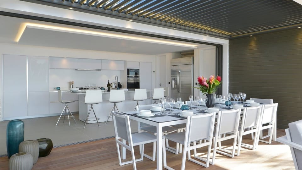 Kitchen & Dining Area
