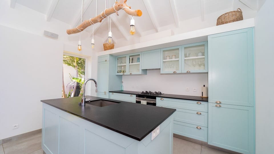 Kitchen & Dining Area