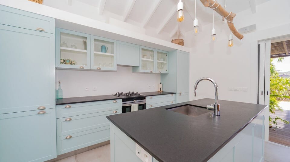 Kitchen & Dining Area
