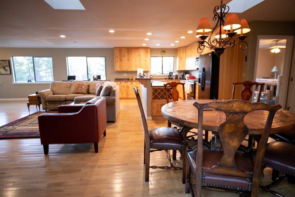 Dine like kings and queens at this gorgeous rustic table!