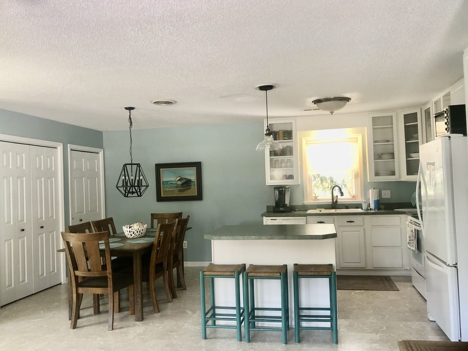 Kitchen and dining area.
