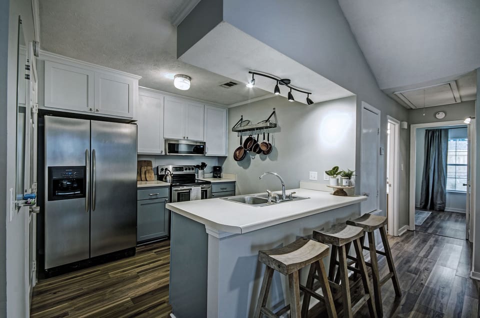 The kitchen has everything you need for long stays including a 12 cup programmable coffee pot. 