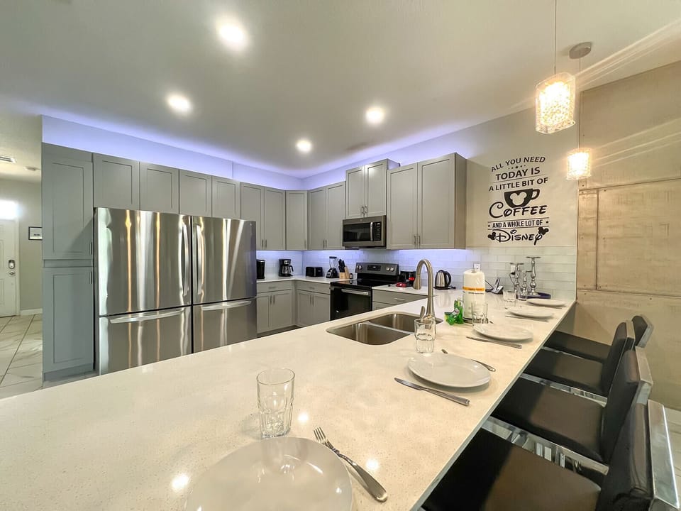 Oversize kitchen with 2 refrigerators