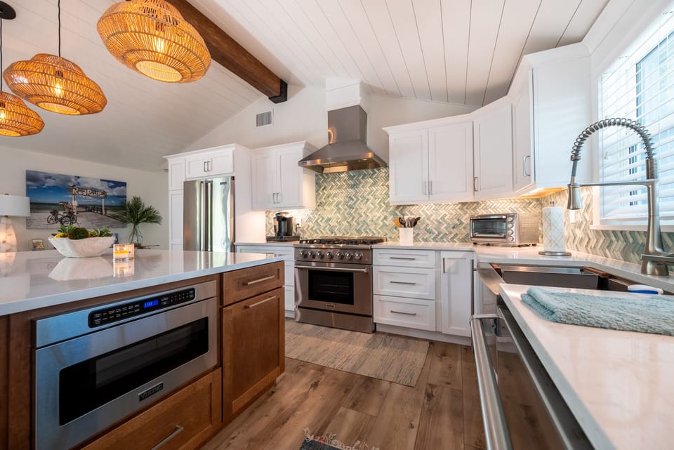 All Viking appliances with ice machine and wine fridge!!