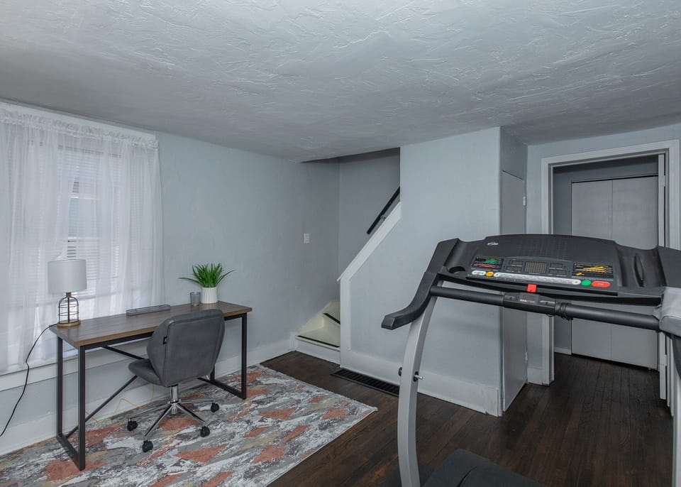 Office with tredmill