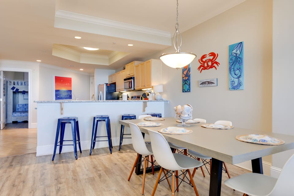 Dining Area | Dishware & Flatware Provided
