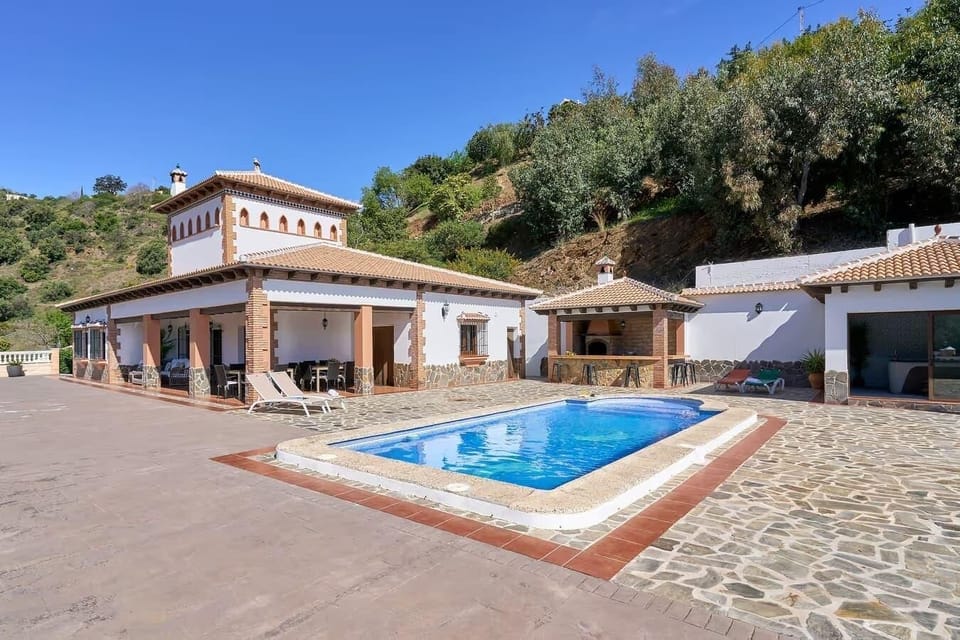 Bonita villa con piscina privada y Jacuzzi AX-2S - 2