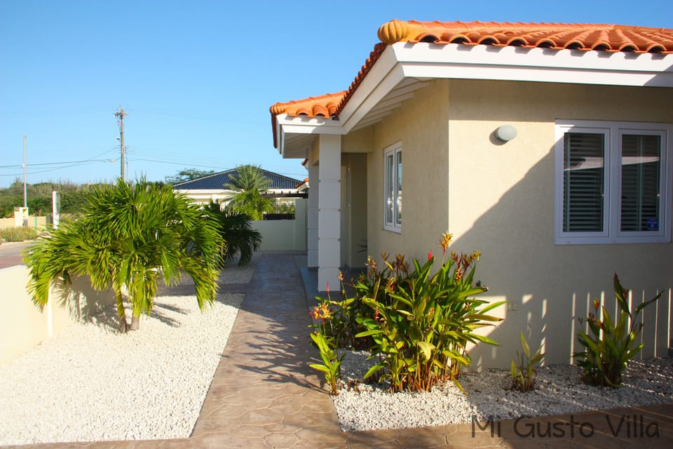 Rentals in Aruba pool terrace view