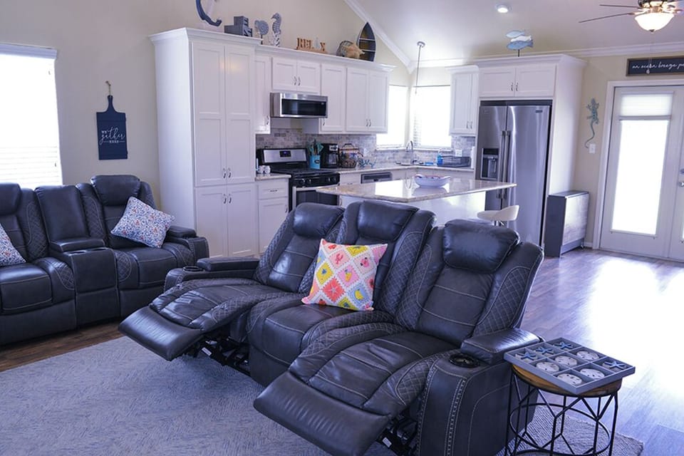 Reclining couches