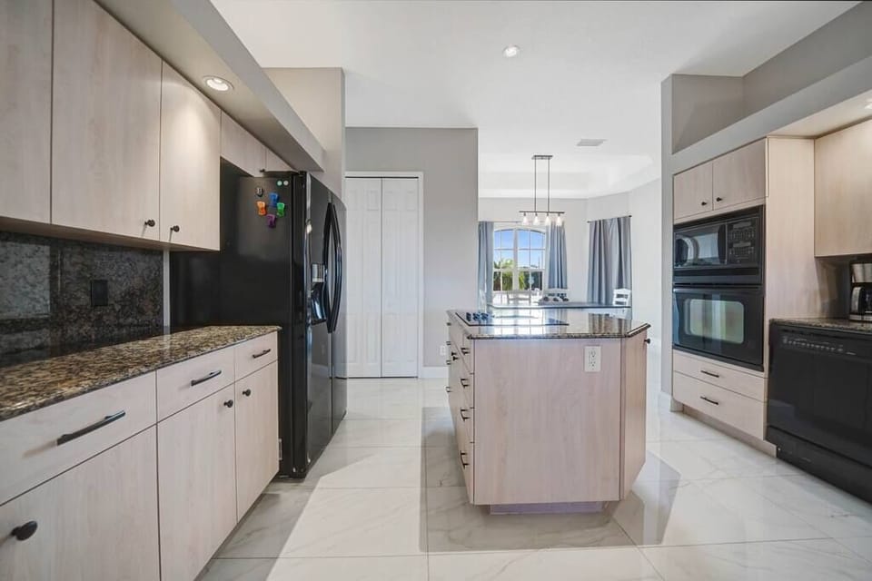 Sunset Manor Kitchen (3)