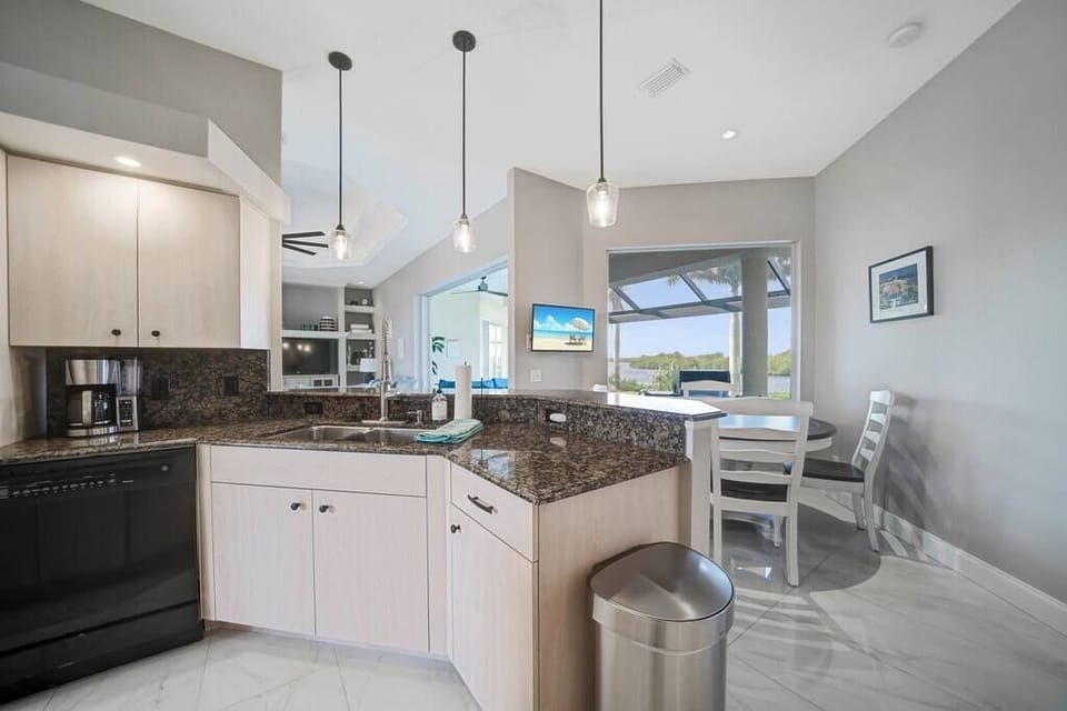 Sunset Manor Kitchen (2)