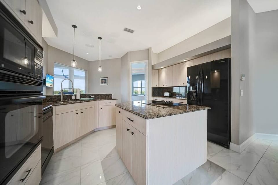 Sunset Manor Kitchen (1)