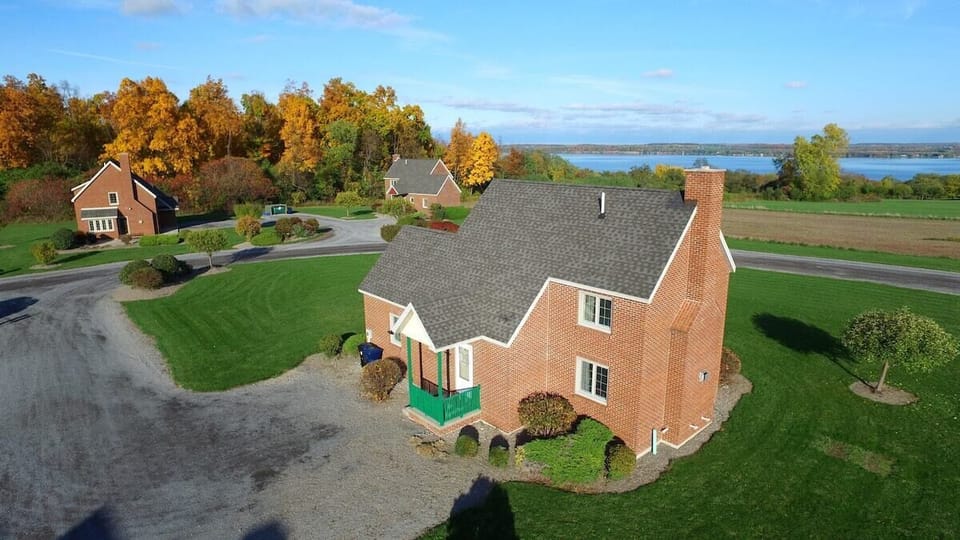 CAYUGA COTTAGE (1)