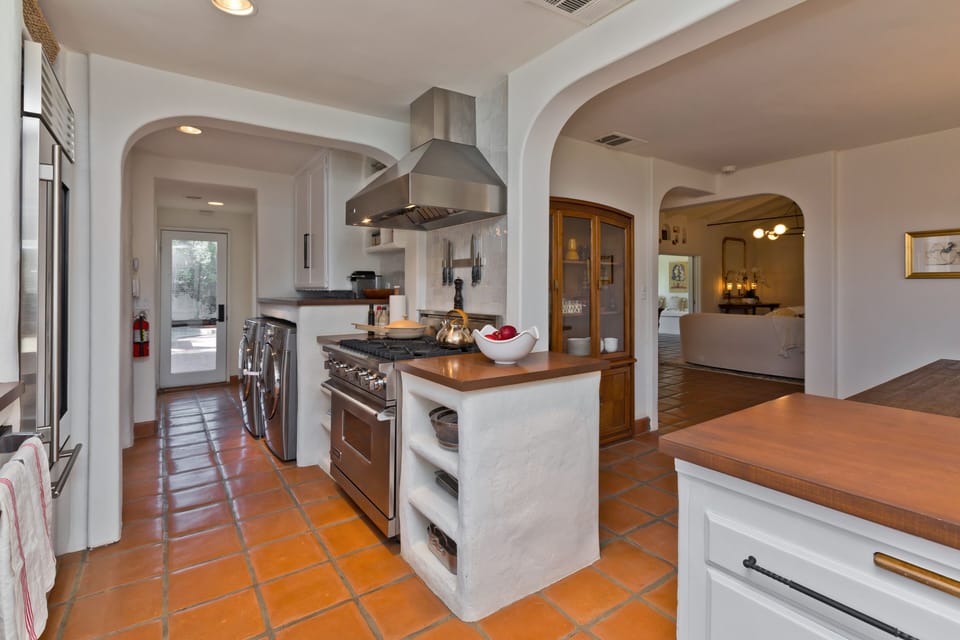 Kitchen facing dining room and breakfast nook 