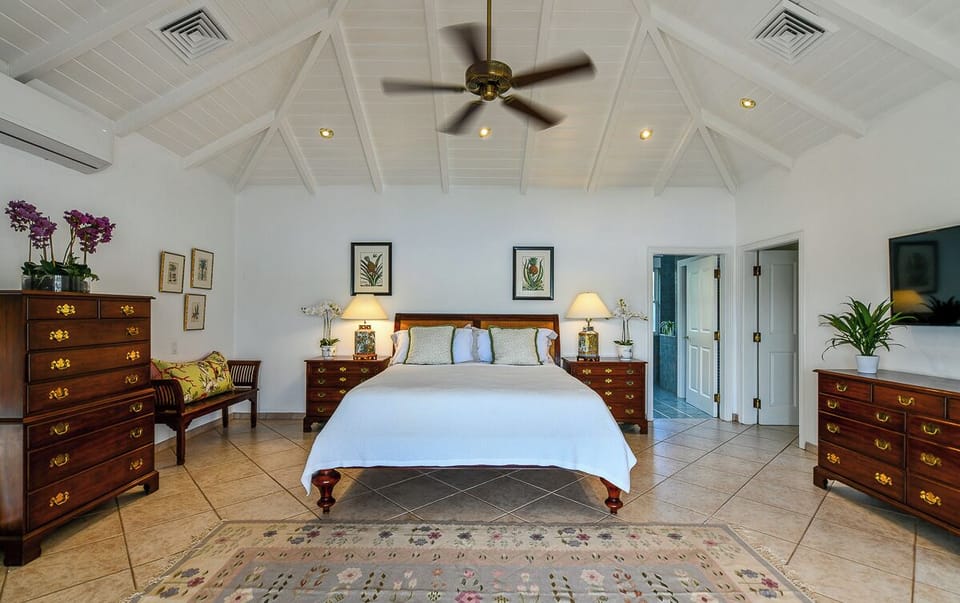 Palm Suite - our largest bedroom. Ensuite with bath and shower. Access to patio