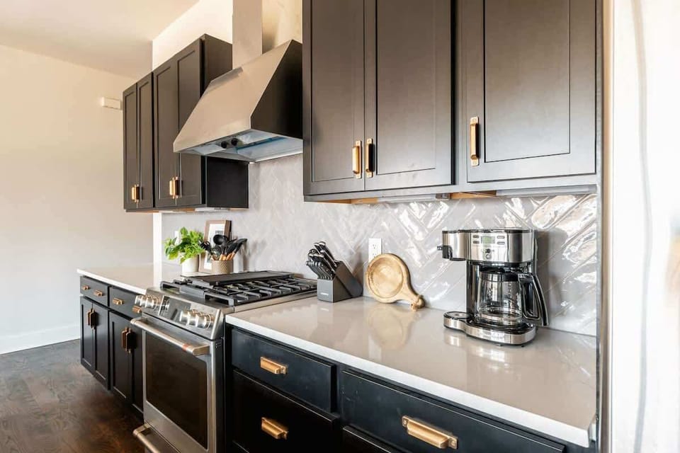 2nd Floor: Fully equipped kitchen featuring stainless steel appliances and a kitchen island with bar seating for 4 guests.