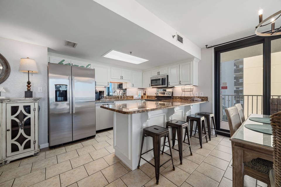 Breakfast bar and kitchen