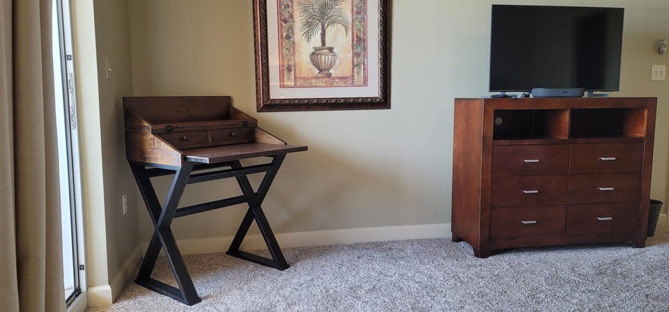 Convertible desk