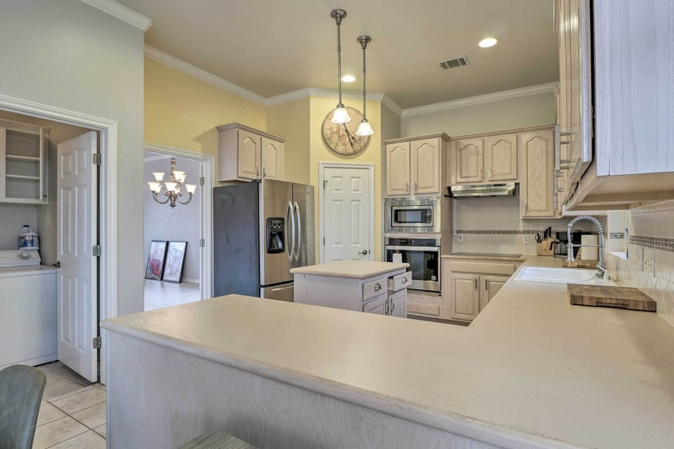 Kitchen | Cooking Basics | Dishware & Flatware | Ice Maker