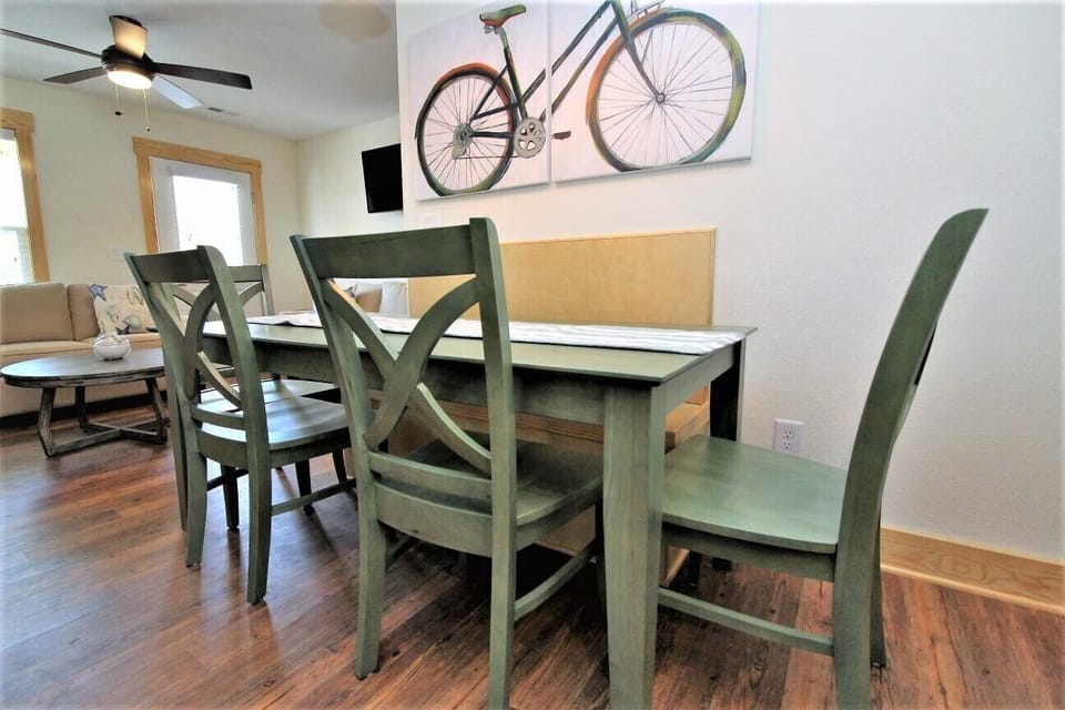 Dining Area of Whalebone Cottage A