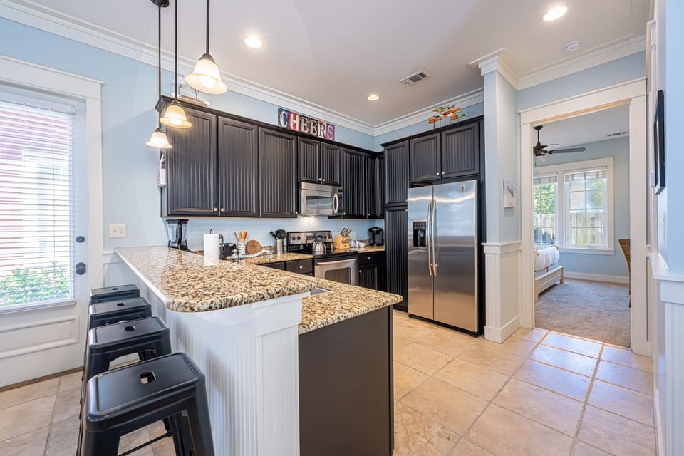 Kitchen & Breakfast Bar