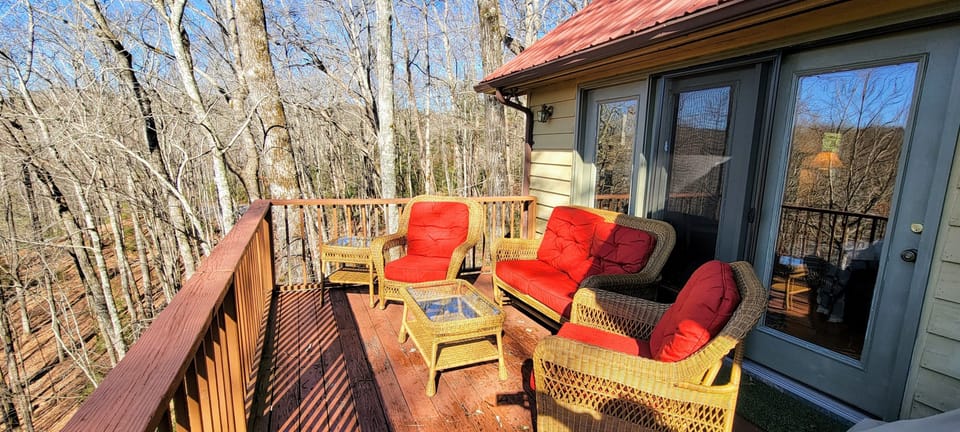 Main Level Deck (1)