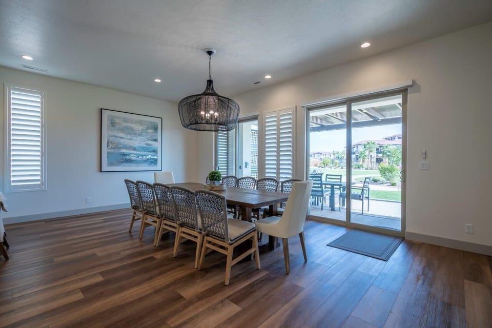 Dining area - seating for up to 12