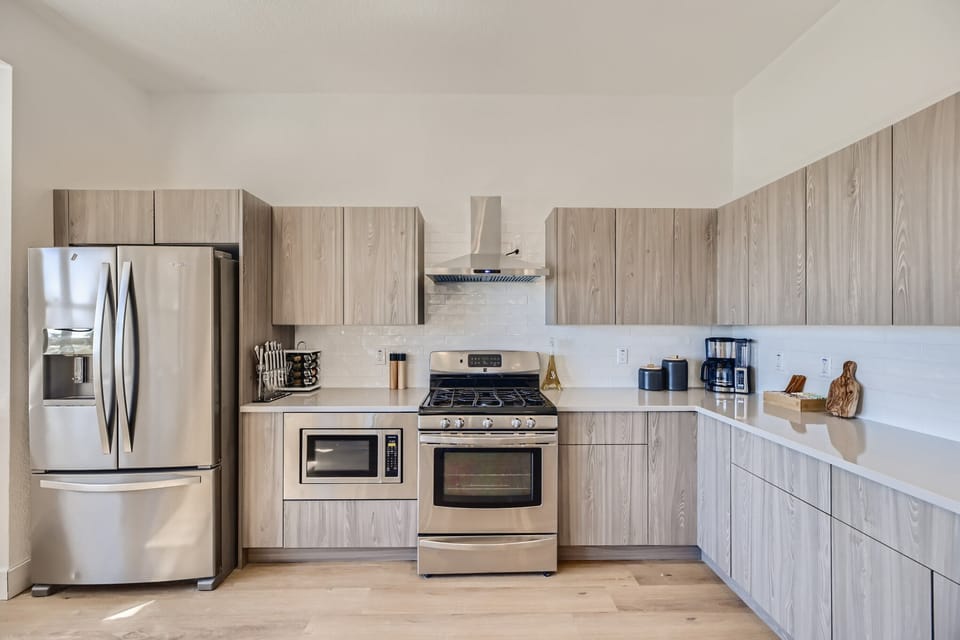 Very spacious kitchen, complete with all the gadgets!