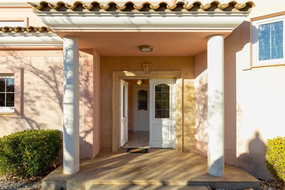 hall (1)