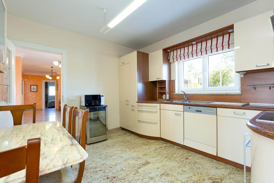 kitchen (1)