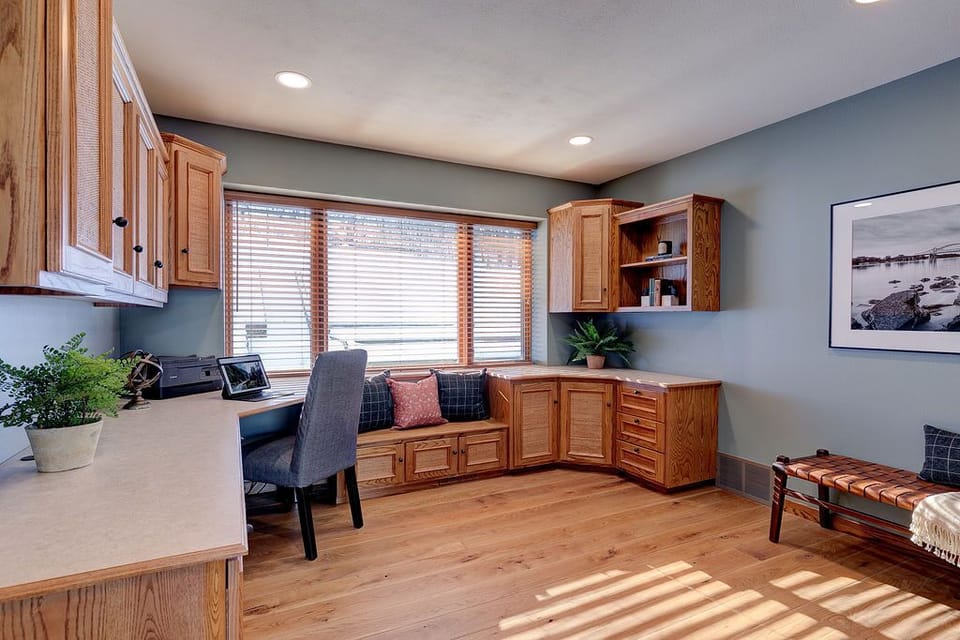 Spacious office with hi-speed wi-fi and printer for remote working needs. 