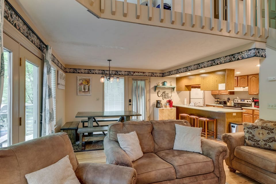 See the whole place even from the kitchen or dining area. 