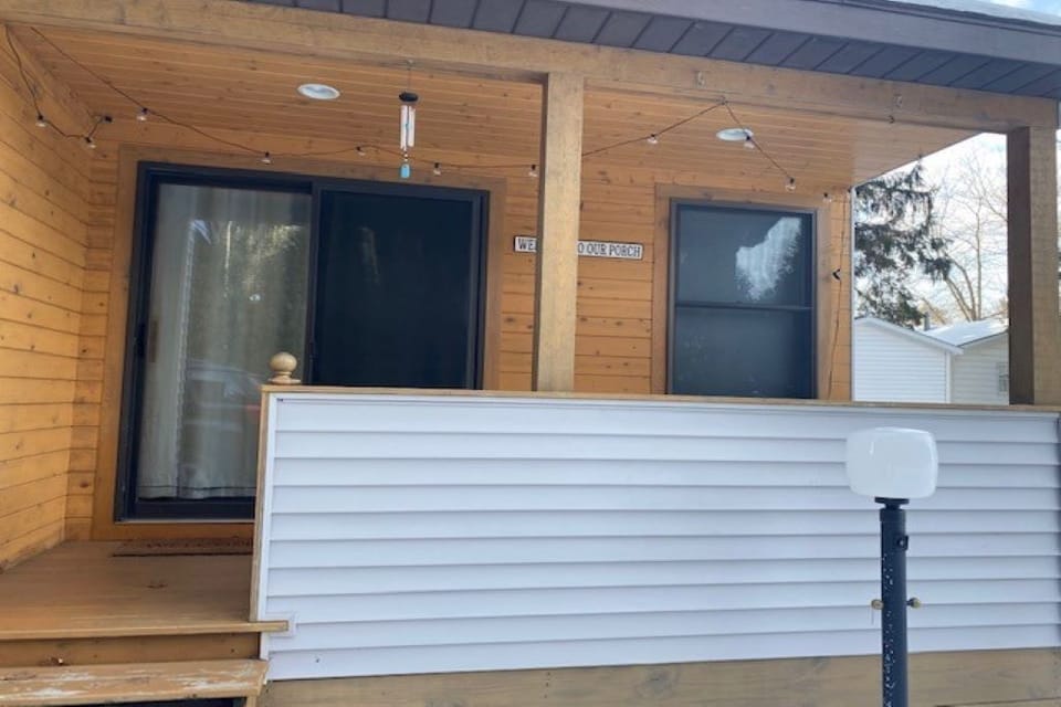 Deck/sitting area