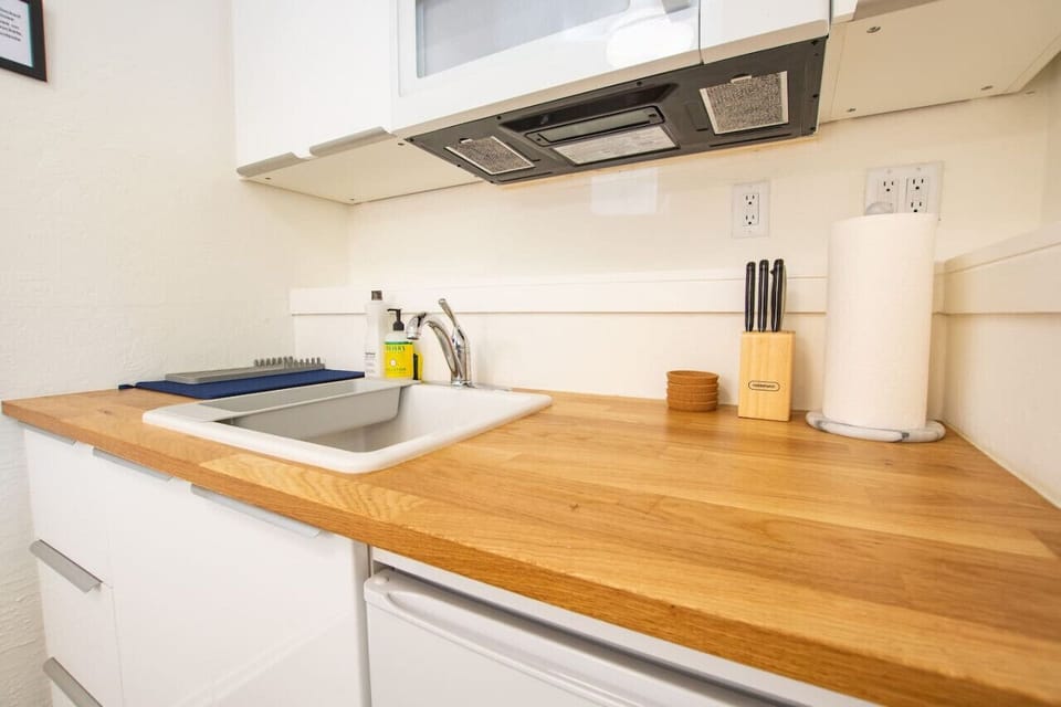 Kitchenette with microwave and mini fridge