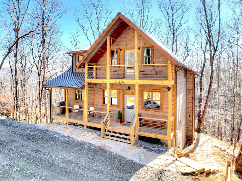 Modern cabin in Blue Ridge Georgia