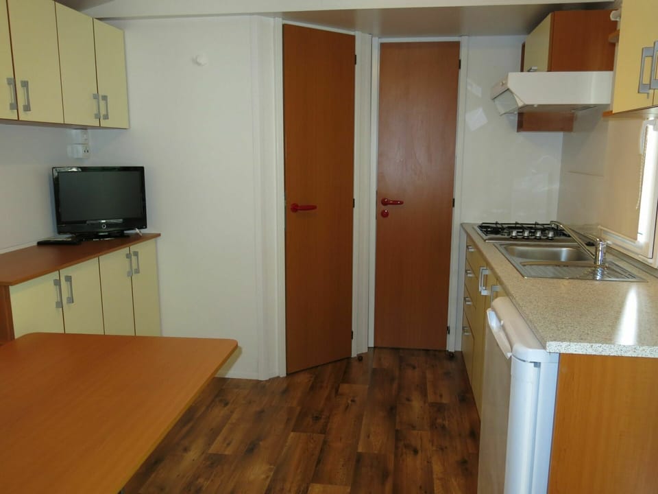 Cabinetry, Property, Building, Sink, Wood, Countertop, Interior Design, Home Appliance, Kitchen, Flooring