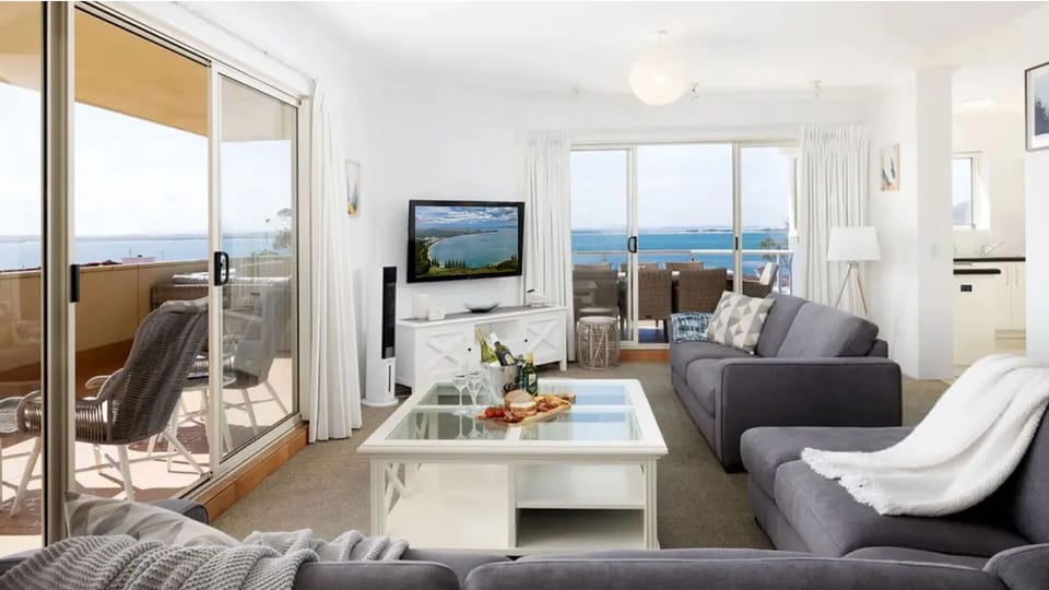 Heart and Shoal | Lounge room with views | Balcony | Smart TV | Lounge