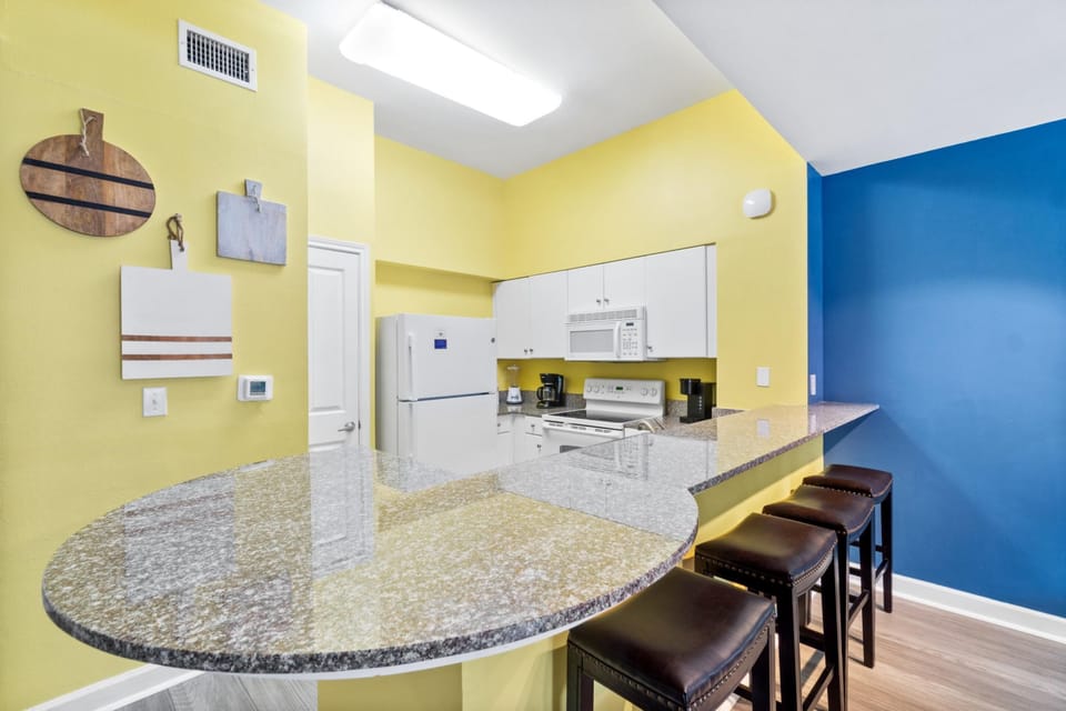 Kitchen with Breakfast Bar
