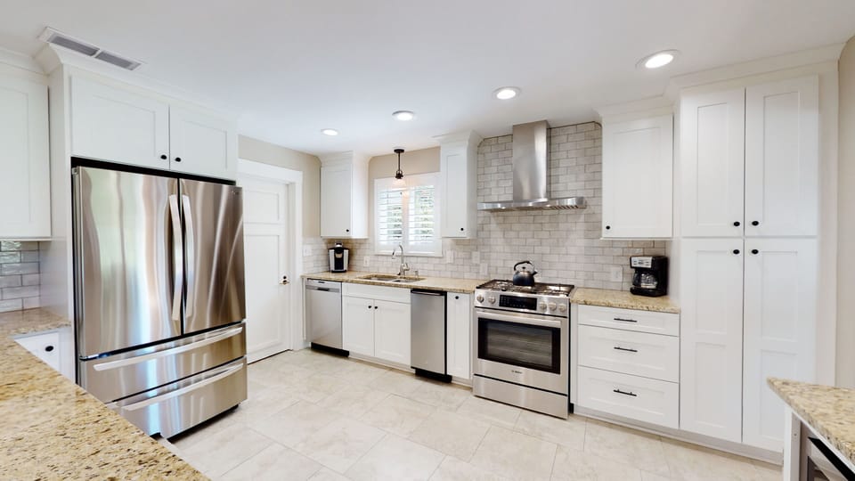 Fully Stocked Gourmet Kitchen