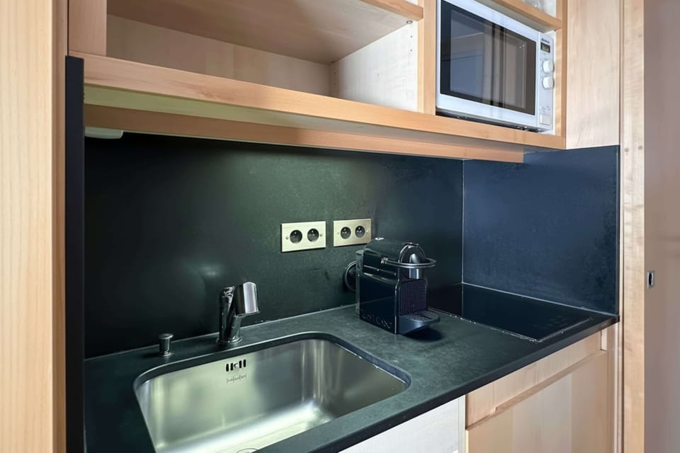 Well-equipped kitchen: Nespresso machine included