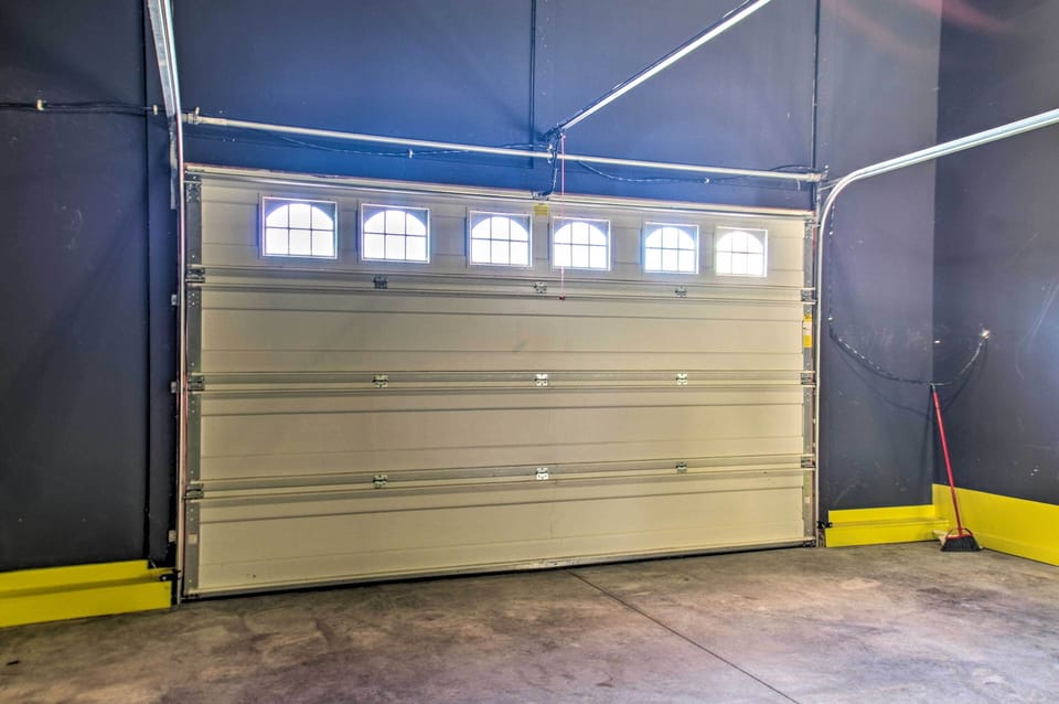 Private Garage | Keyless Entry | Parking (2 Vehicles)