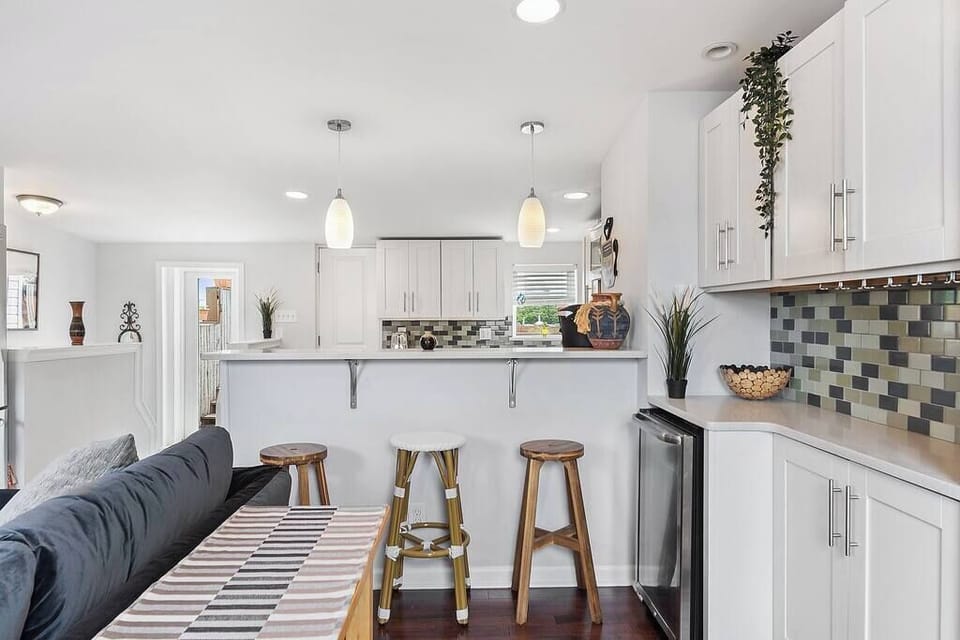 Breakfast bar and kitchen all set up!